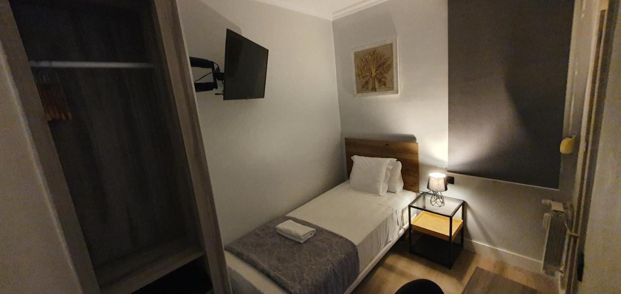 Ch Otello Rooms I - Madrid Bagian luar foto